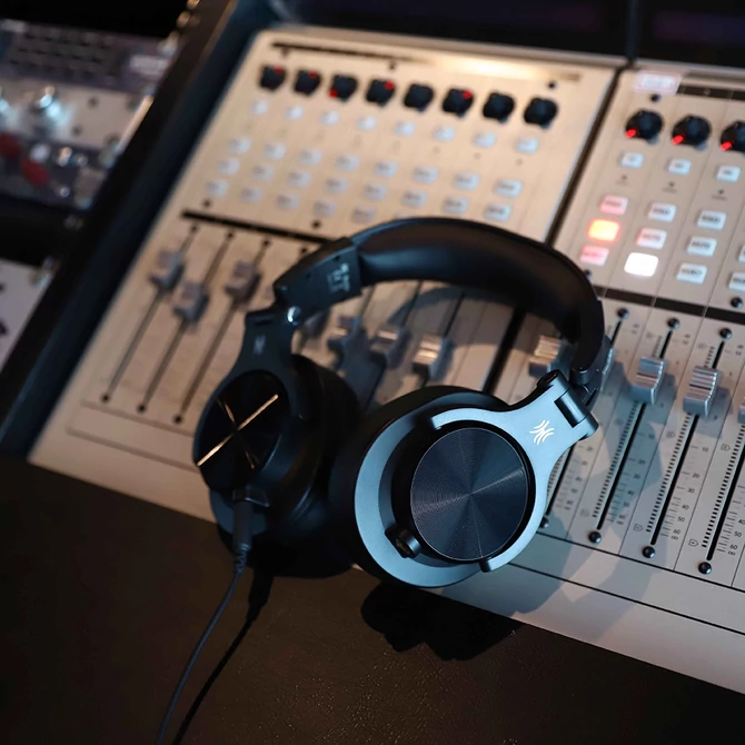 Kép 5/9 - OneOdio Fusion A70 vezeték nélküli fejhallgató, 72 órás zenelejátszással - Hi-Res Audio - Fekete